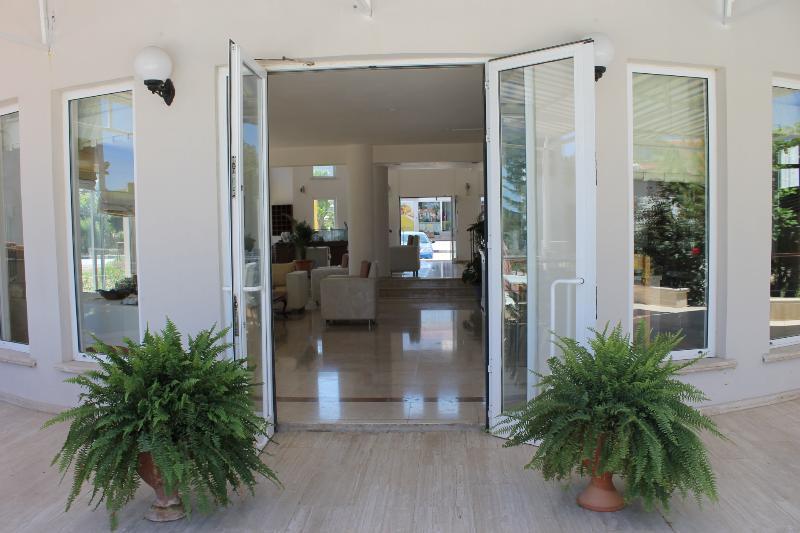 The Prince Inn Hotel & Villas Agios Georgios  Luaran gambar